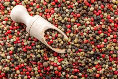 blend color pepper peppercorns red green black white